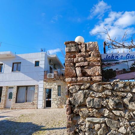John'S Guesthouse Ksamil Exterior photo
