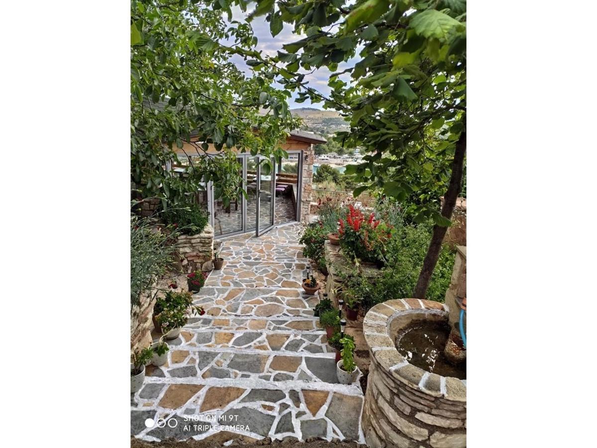 John'S Guesthouse Ksamil Exterior photo