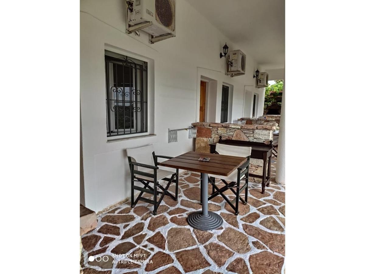 John'S Guesthouse Ksamil Exterior photo