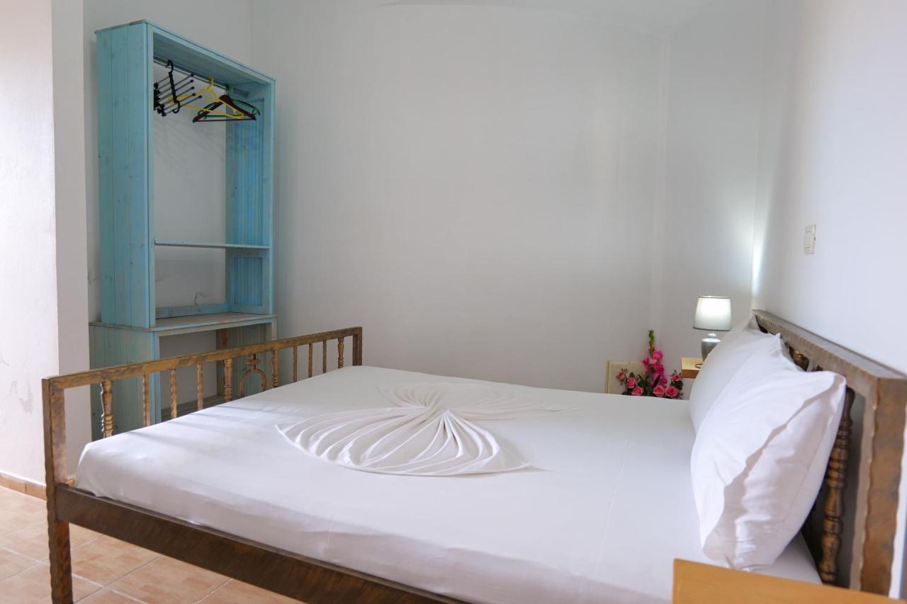 John'S Guesthouse Ksamil Exterior photo