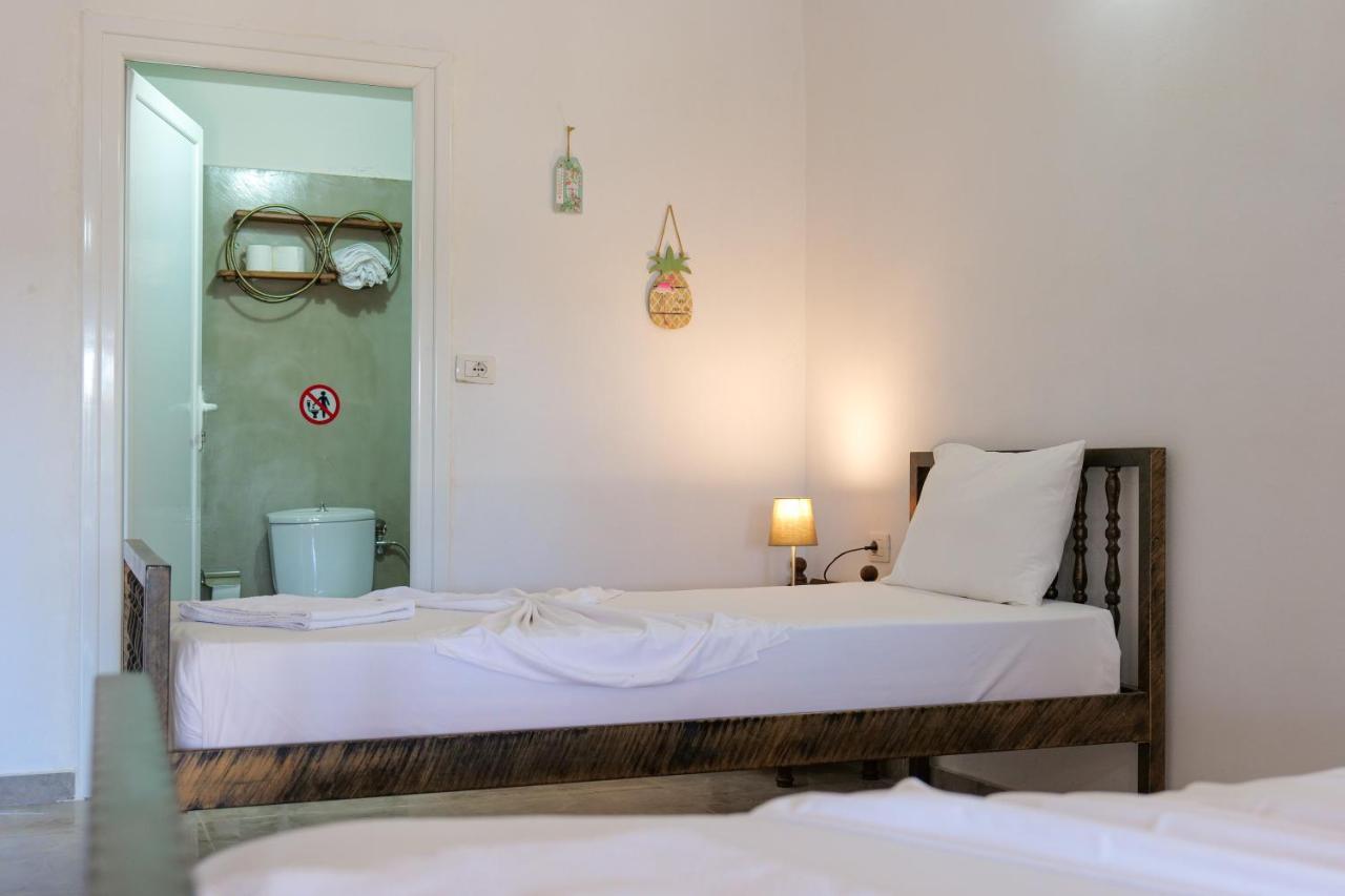 John'S Guesthouse Ksamil Exterior photo