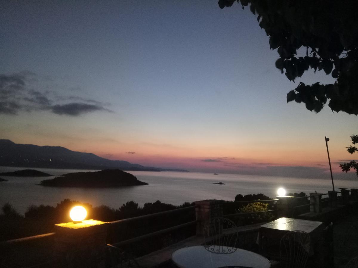 John'S Guesthouse Ksamil Exterior photo